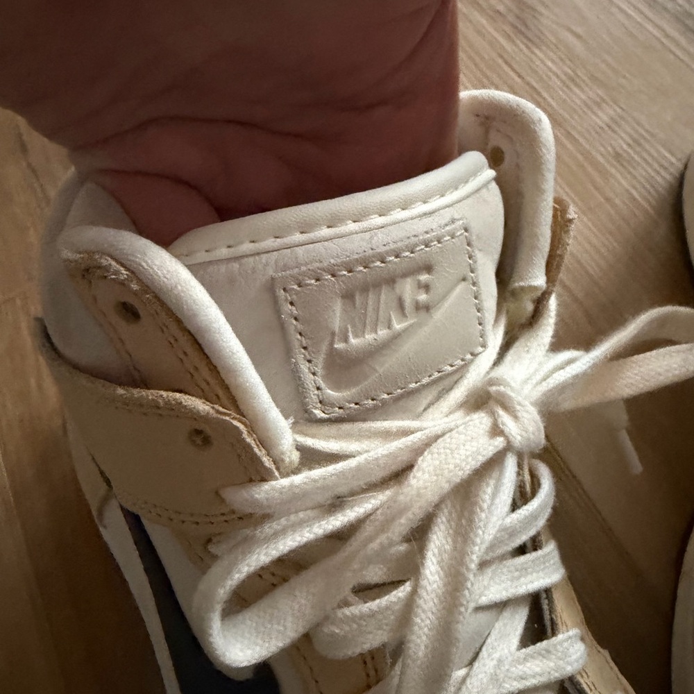 Nike women’s high top dunks, size 8. Pale yellow and navy. EUC - Picture 9 of 12
